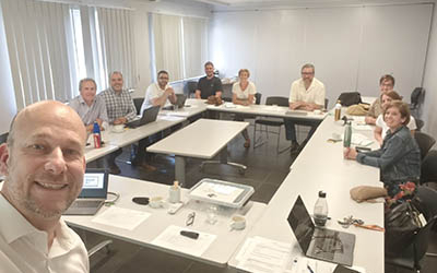 20+ années d’expérience comme vendeurs, directeurs des ventes et formateurs en vente à votre service